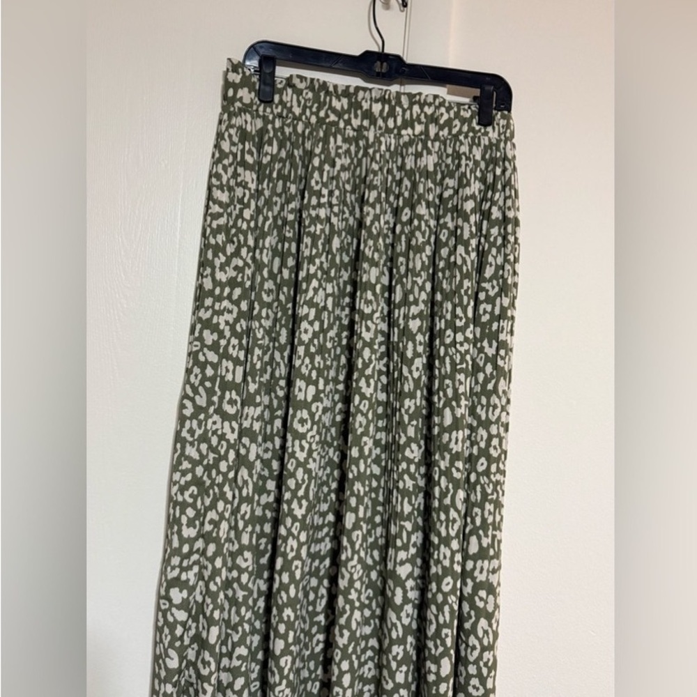 Olive Green Animal-Print Pleated Maxi Skirt - Elastic Waist